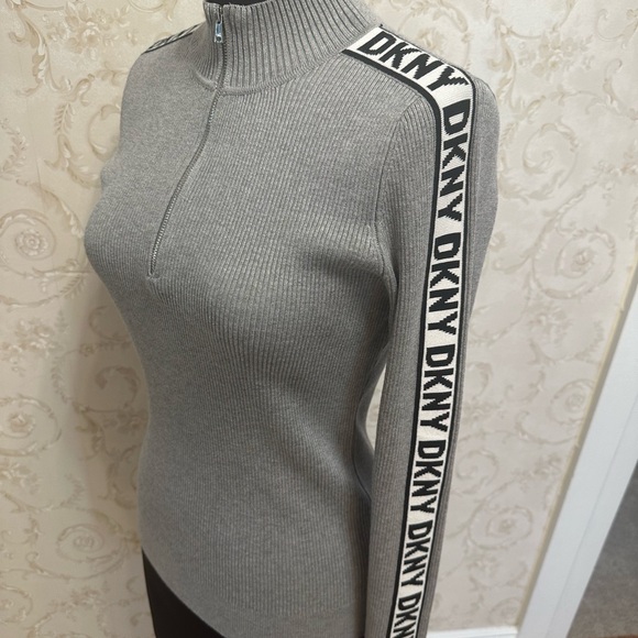 Never worn DKNY grey ribbed sweater. Size M - Picture 3 of 6